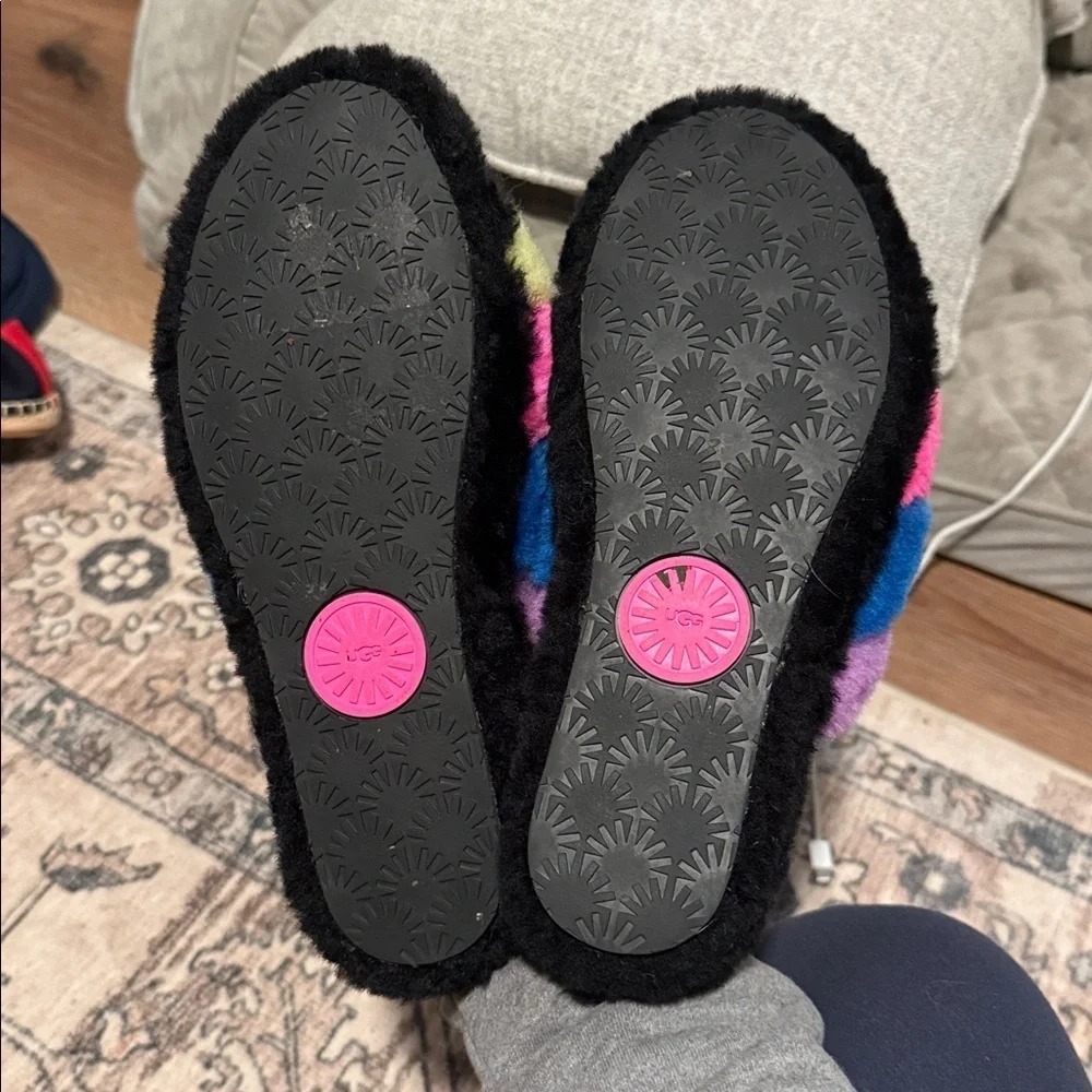 Ugh women’s fluffy strappy slippers size 8